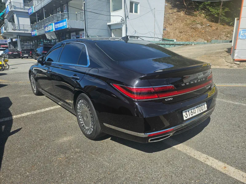 Genesis G90