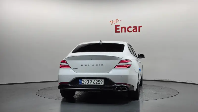 Genesis G70