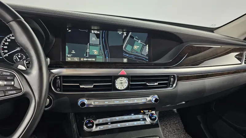 Genesis G90