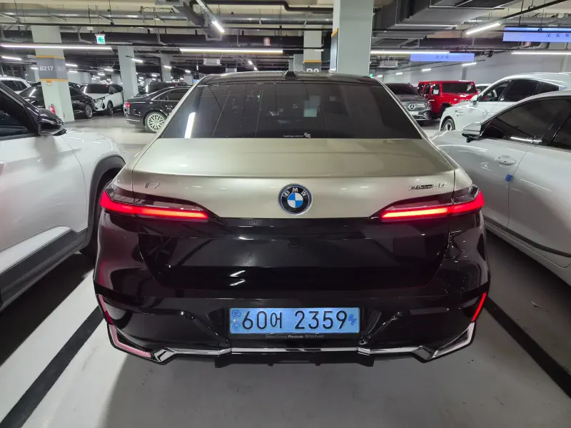 BMW i7