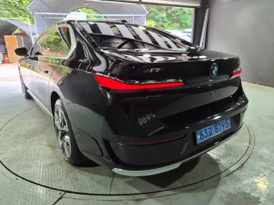 BMW i7