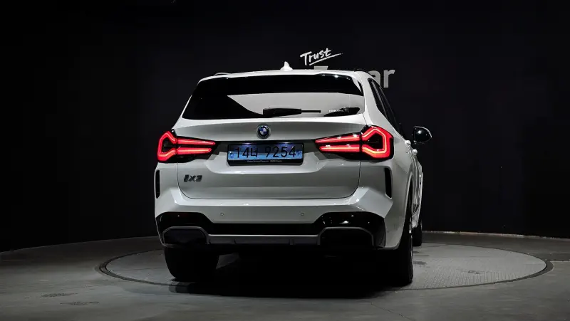 BMW iX3