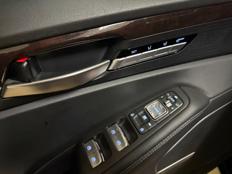 Genesis EQ900