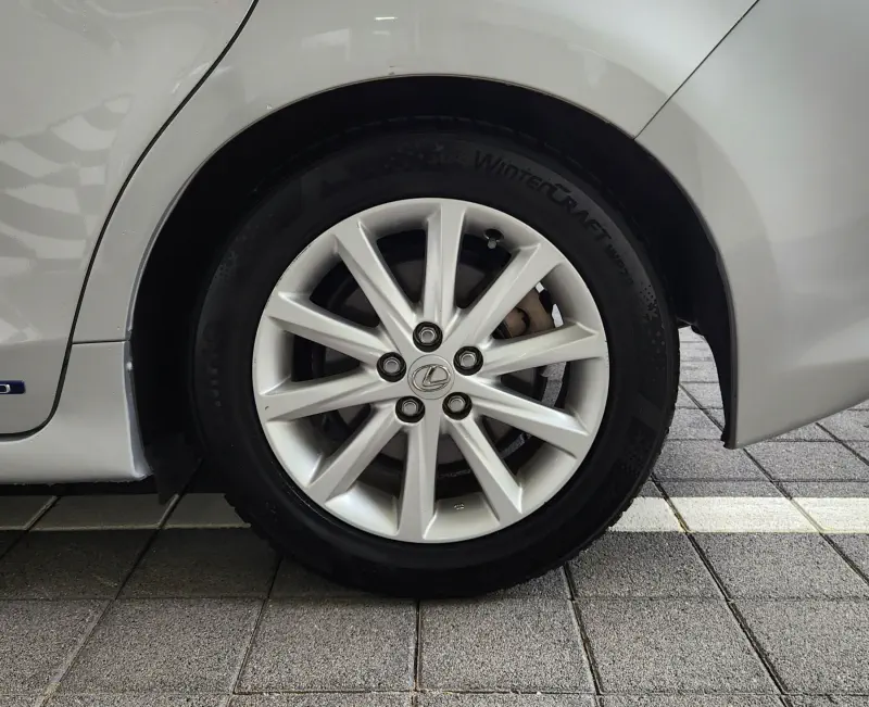 Lexus CT200h