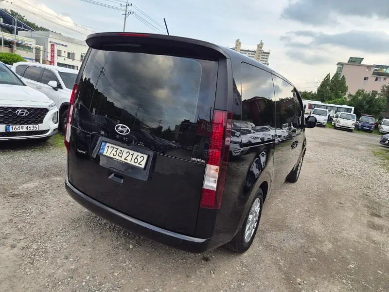 Hyundai Staria