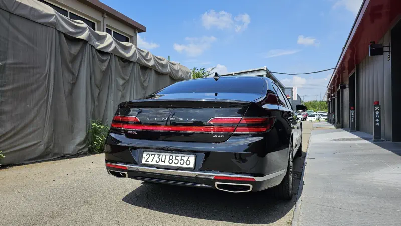 Genesis G90