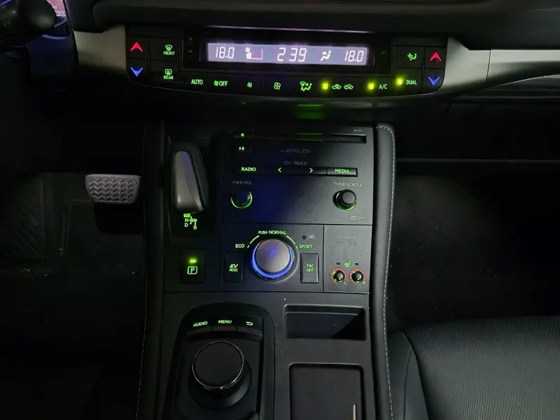 Lexus CT200h