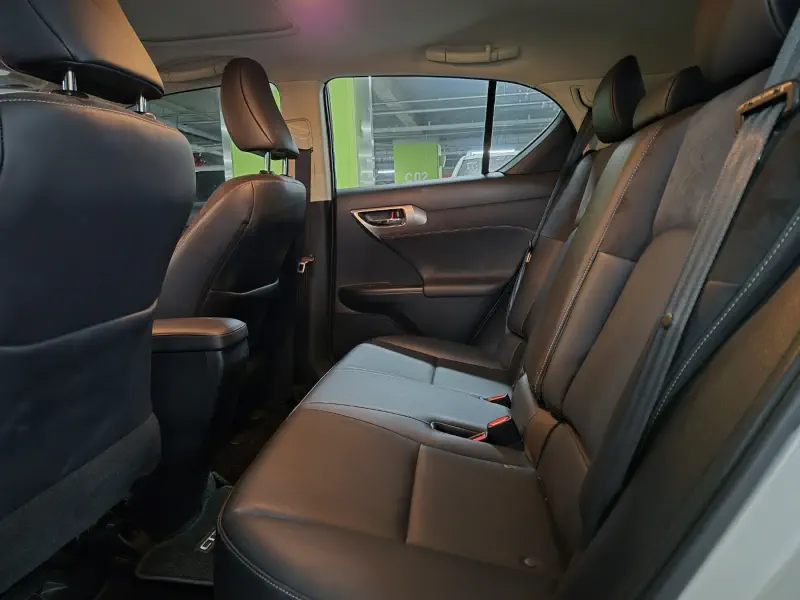 Lexus CT200h