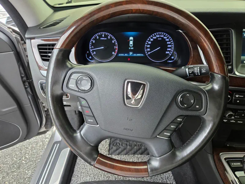 Hyundai Equus