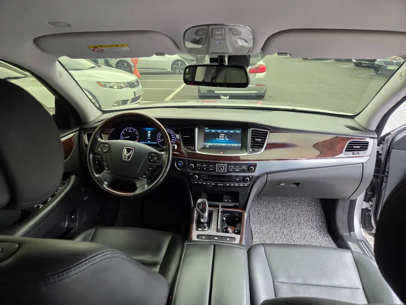 Hyundai Equus