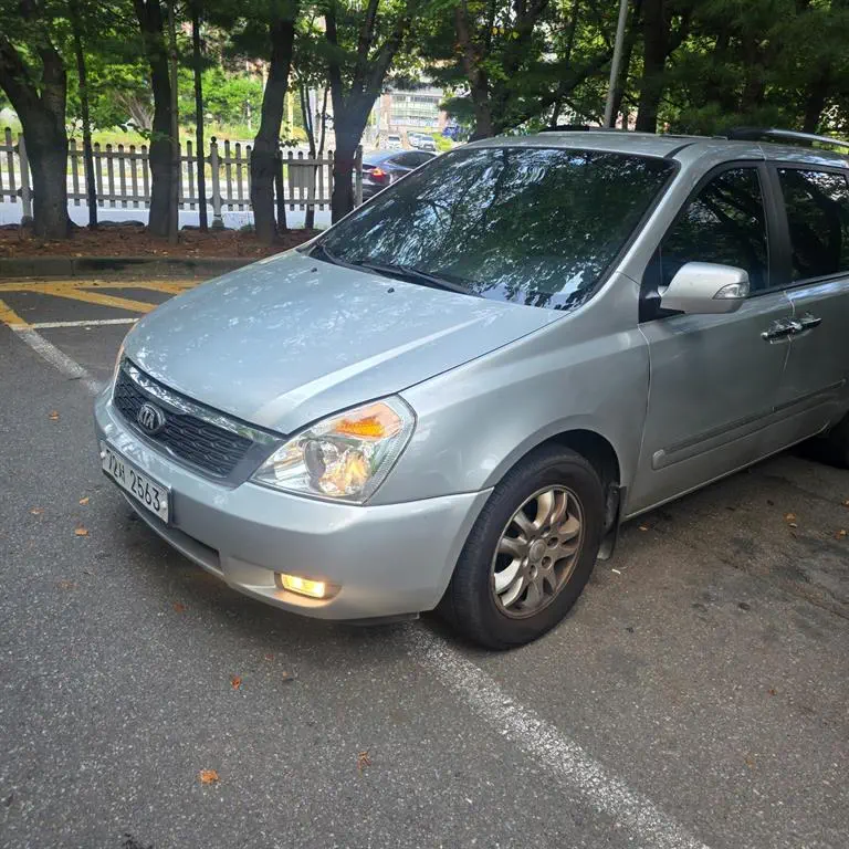 Kia Carnival 2012