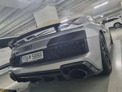 Audi R8
