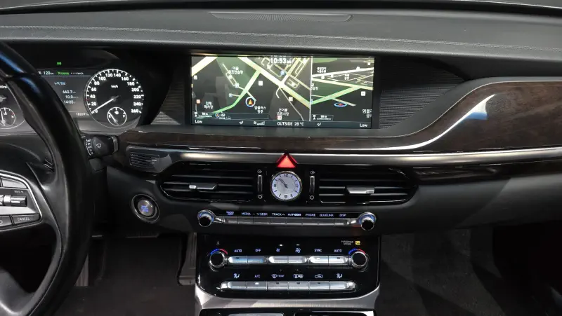 Genesis EQ900