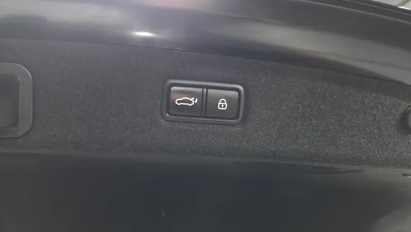 Genesis EQ900