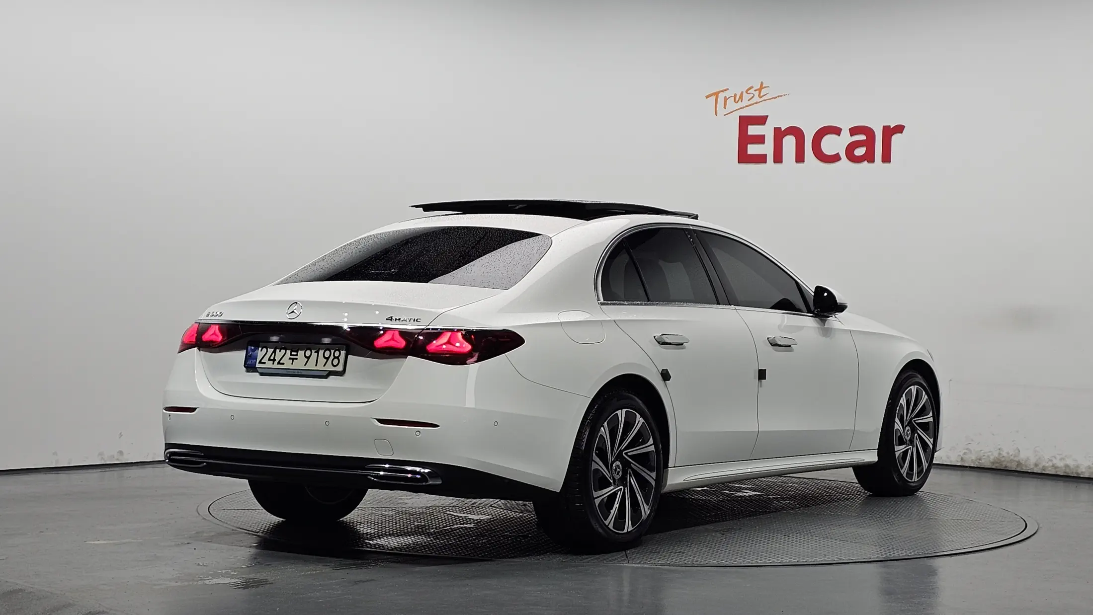 Mercedes-Benz E-Class 2024