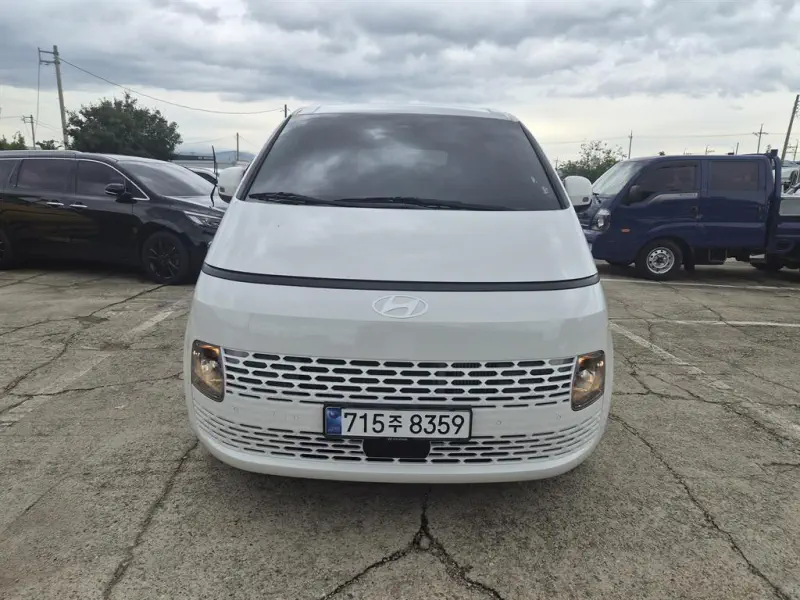 Hyundai Staria