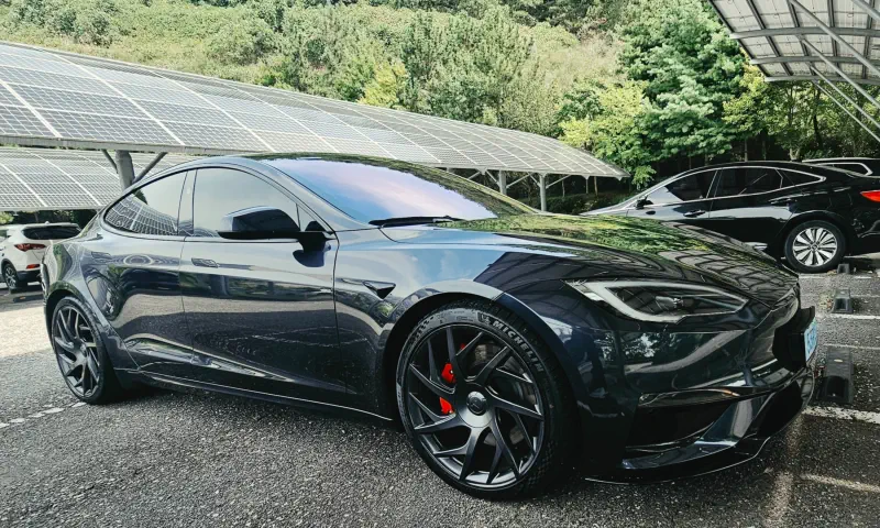 Tesla MODEL S