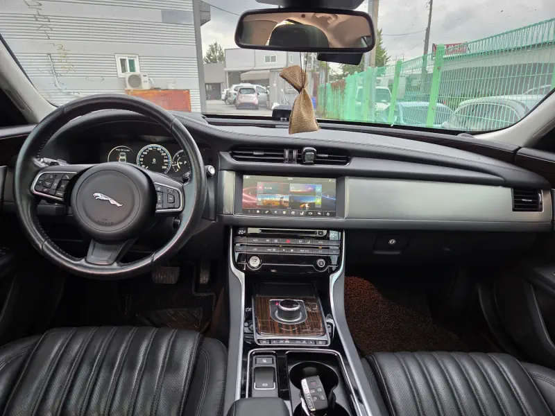 Jaguar XF