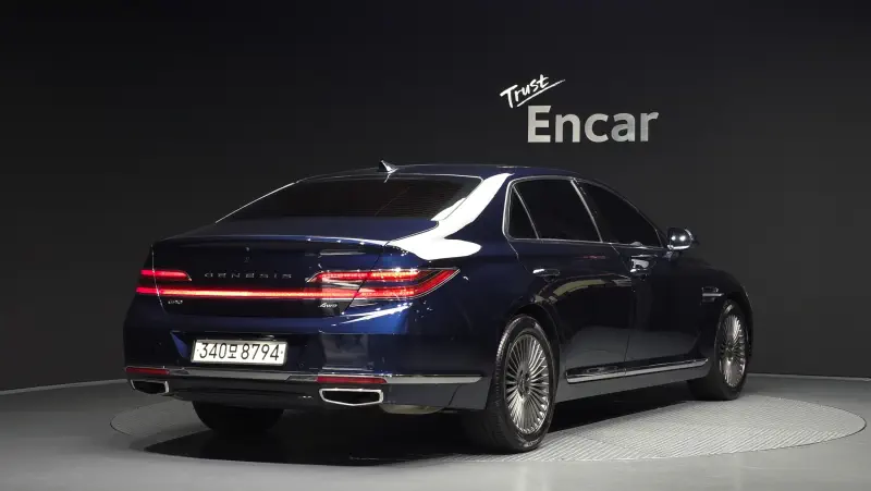 Genesis G90