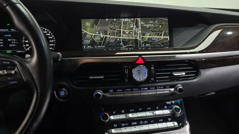 Genesis EQ900
