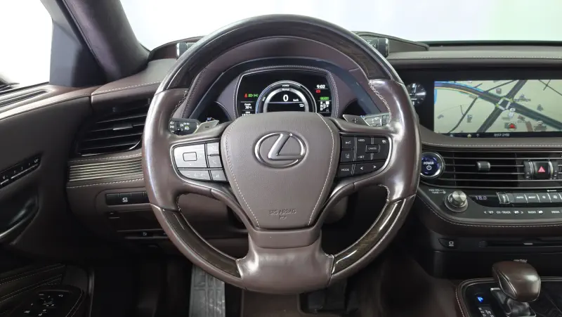 Lexus LS