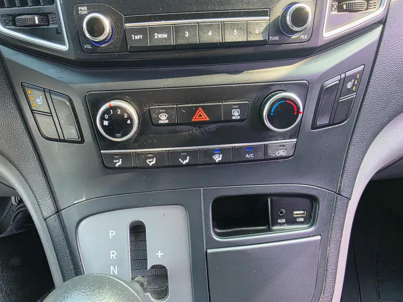 Hyundai Grand Starex