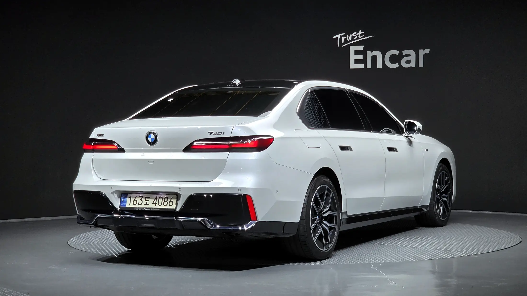 BMW 7-Series 2023