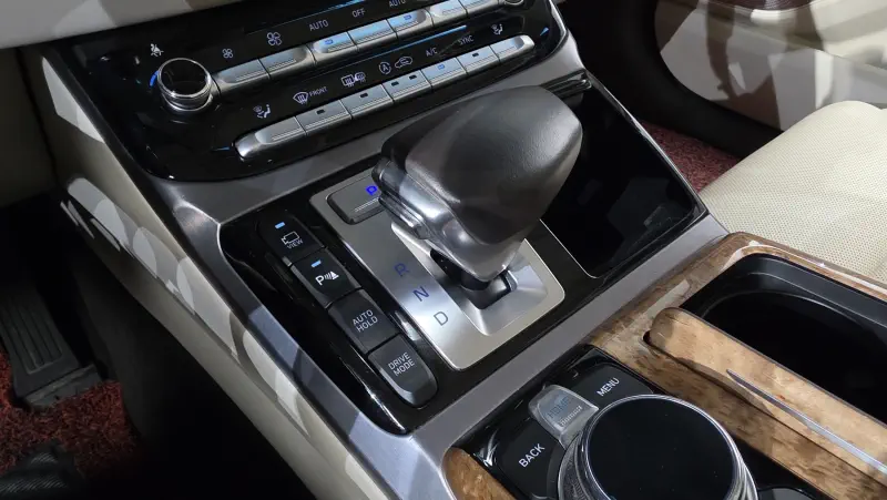 Genesis EQ900