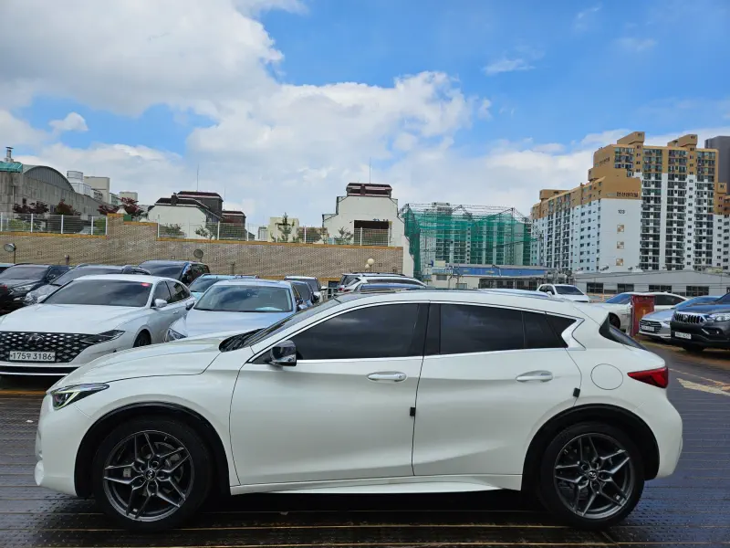 Infiniti Q30