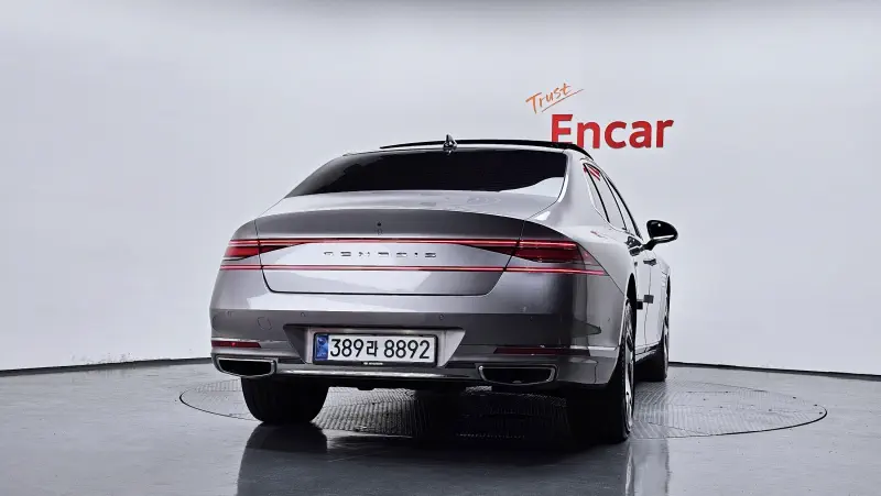 Genesis G90