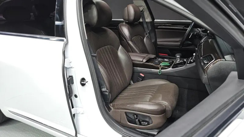 Genesis EQ900