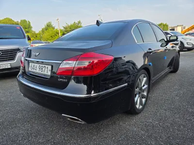 Hyundai Genesis