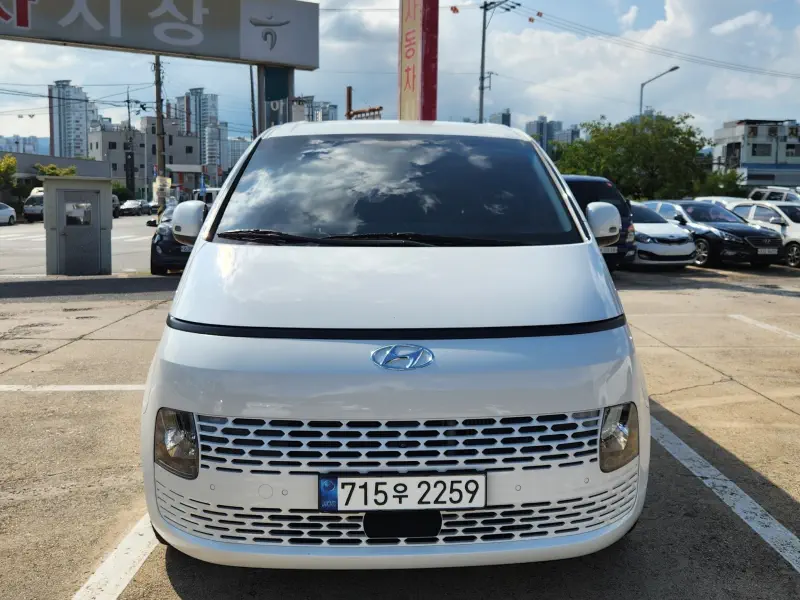 Hyundai Staria