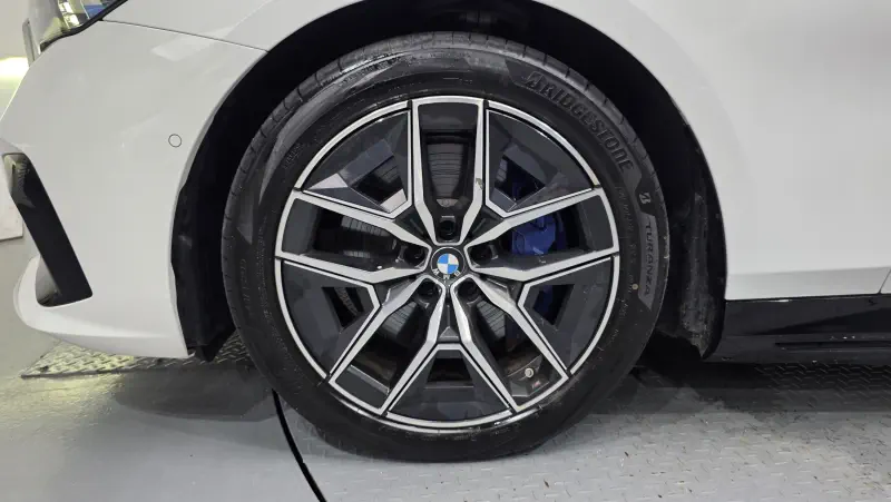 BMW i5