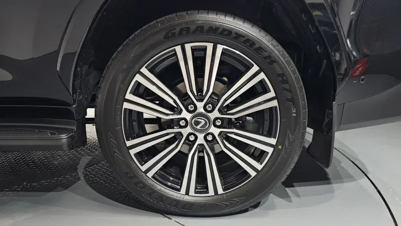 Lexus LX570