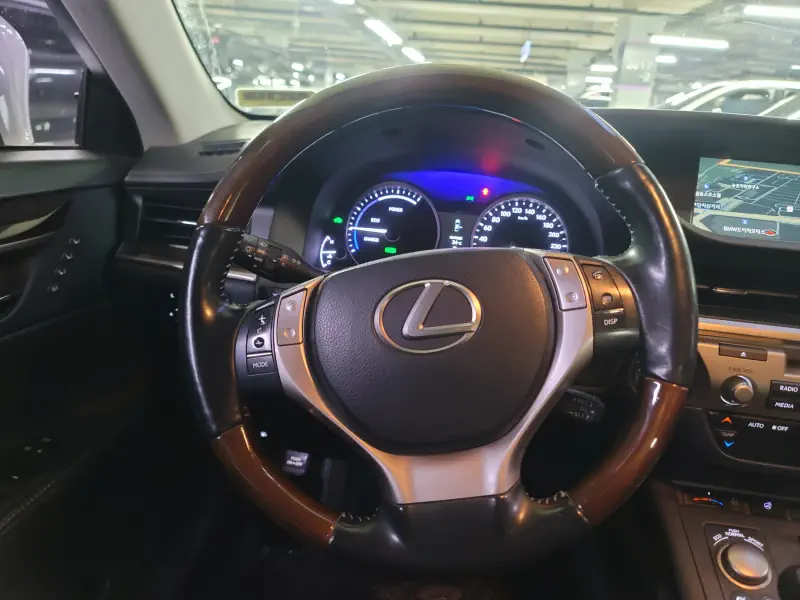Lexus ES300h