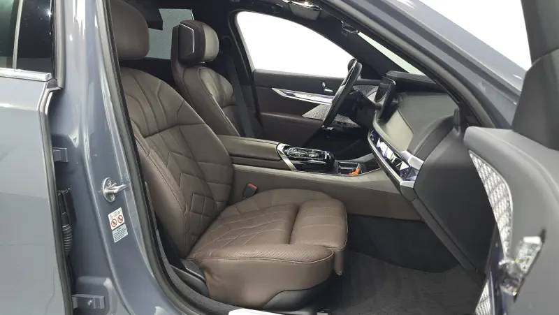 BMW i7