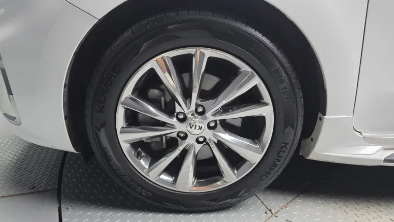 Купить Kia Carnival Gyeonggi из Кореи