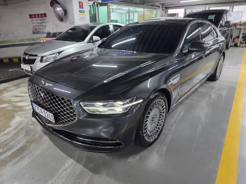 Genesis G90