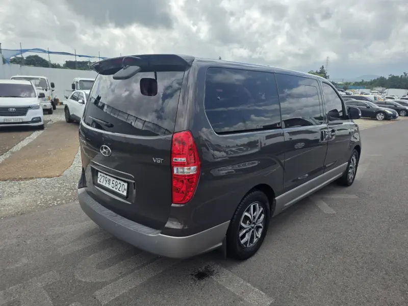Hyundai Grand Starex