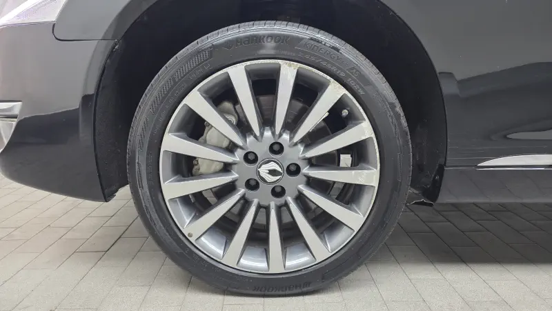 SsangYong Chairman W