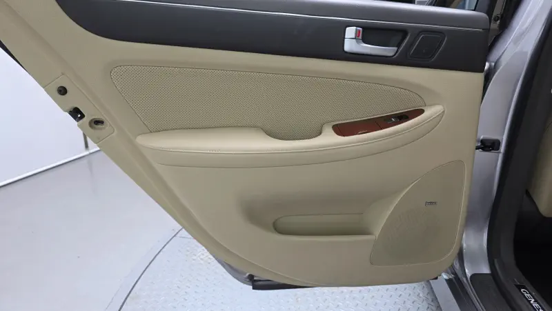 Купить Hyundai Genesis Busan из Кореи
