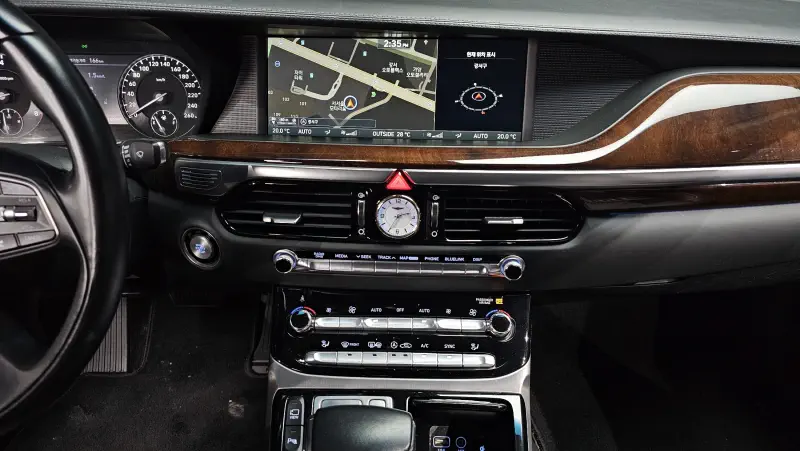 Genesis EQ900