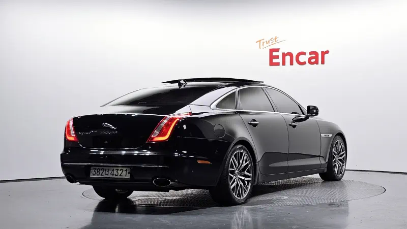 Jaguar XJ