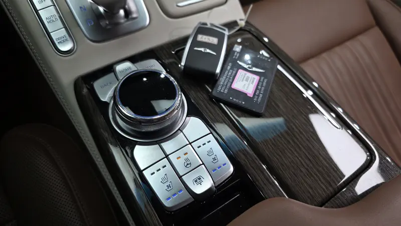 Genesis G90