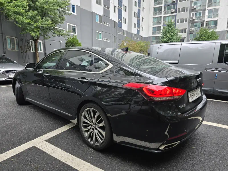 Hyundai Genesis