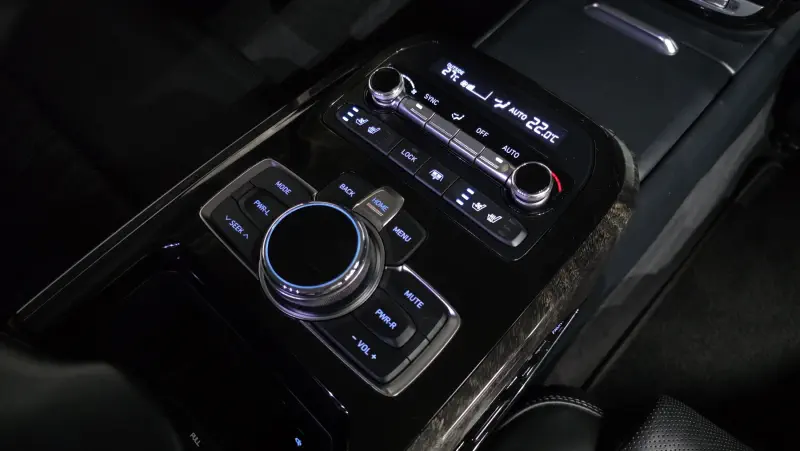 Genesis EQ900