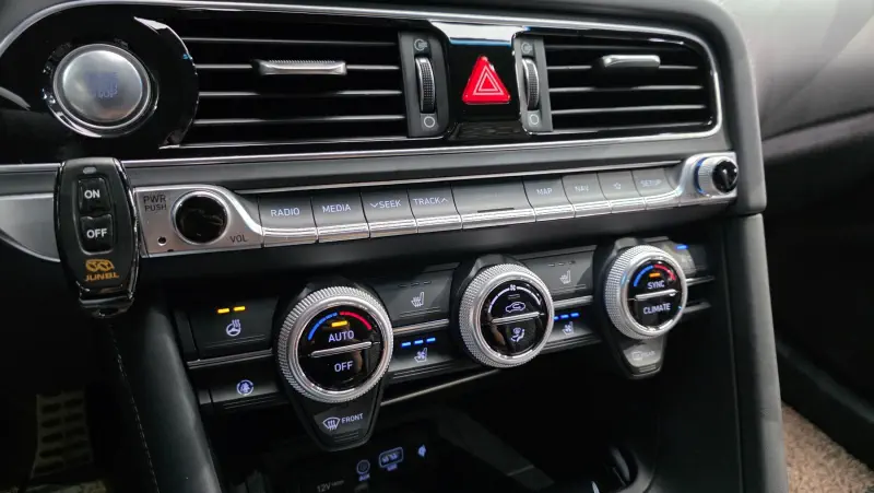 Genesis G70
