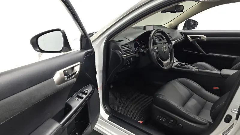 Lexus CT200h