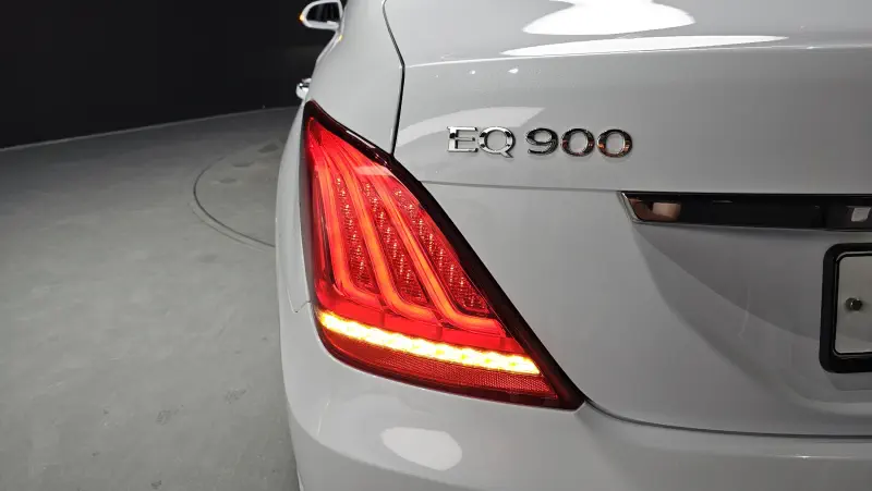 Genesis EQ900